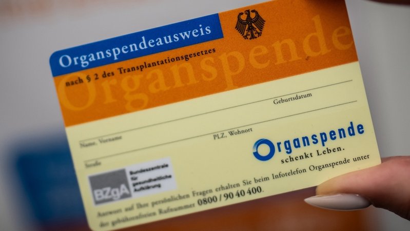 Ein Organspendeausweis | Bild: dpa-Bildfunk/Michael Kappeler Ein Organspendeausweis