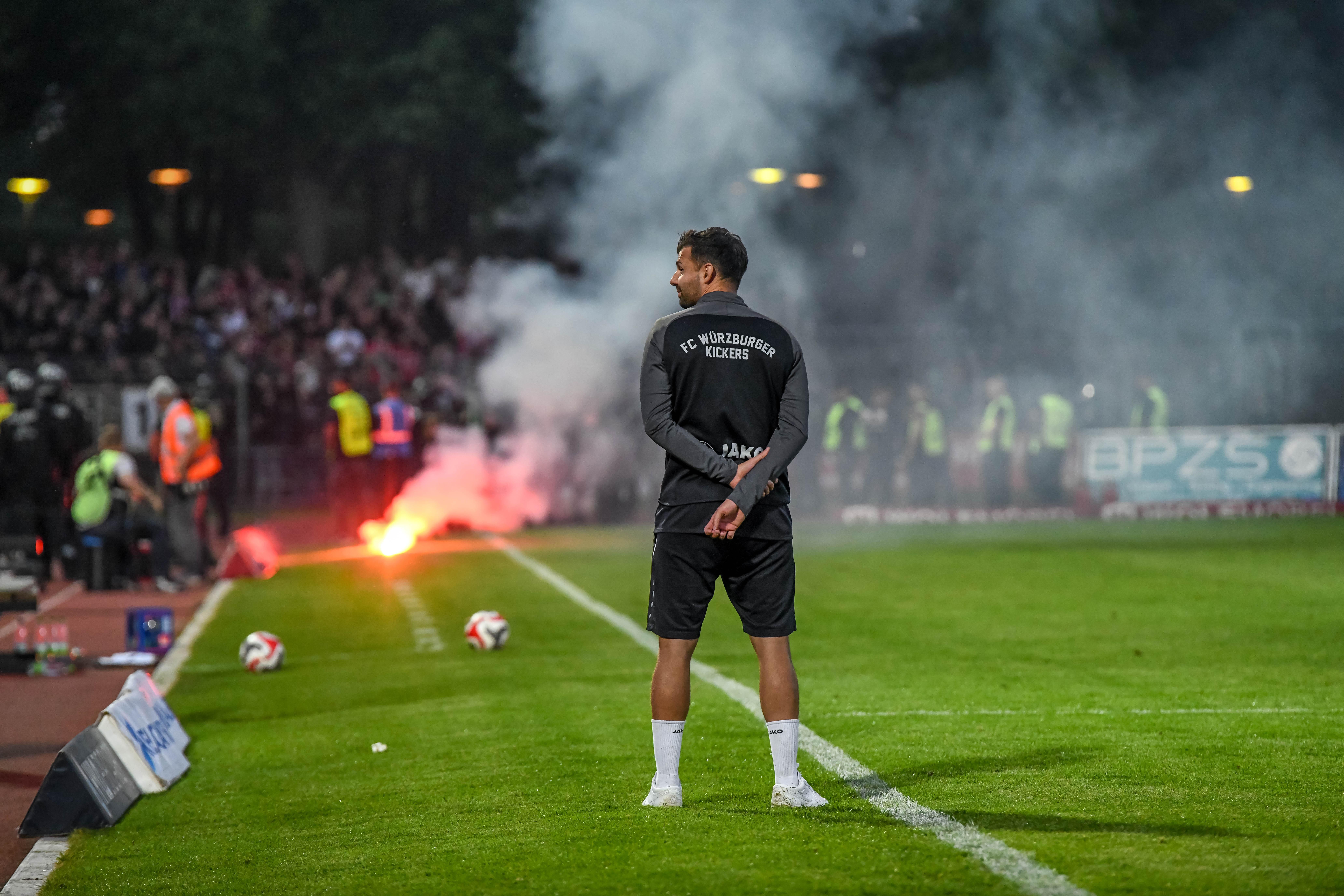 Würzburger Fans zündeten Pyrotechnik in Schweinfurt