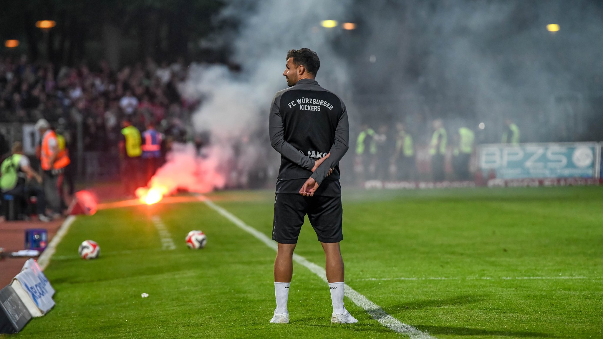 Würzburger Fans zündeten Pyrotechnik in Schweinfurt