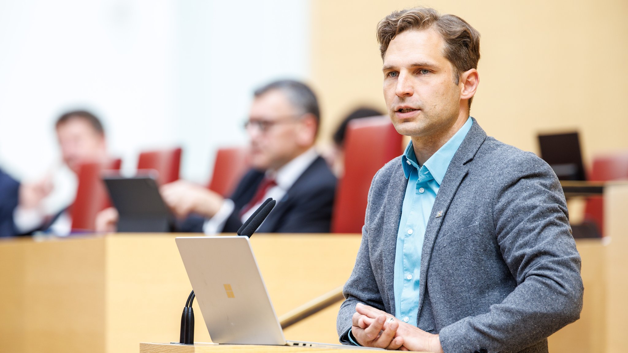 Der Grünen-Abgeordnete Toni Schuberl - hier mit Laptop statt Joint