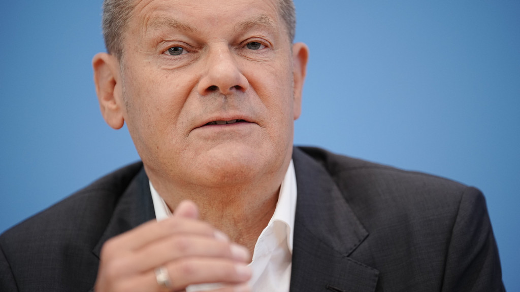Bundeskanzler Olaf Scholz (SPD) während der Sommer-Pressekonferenz in Berlin.