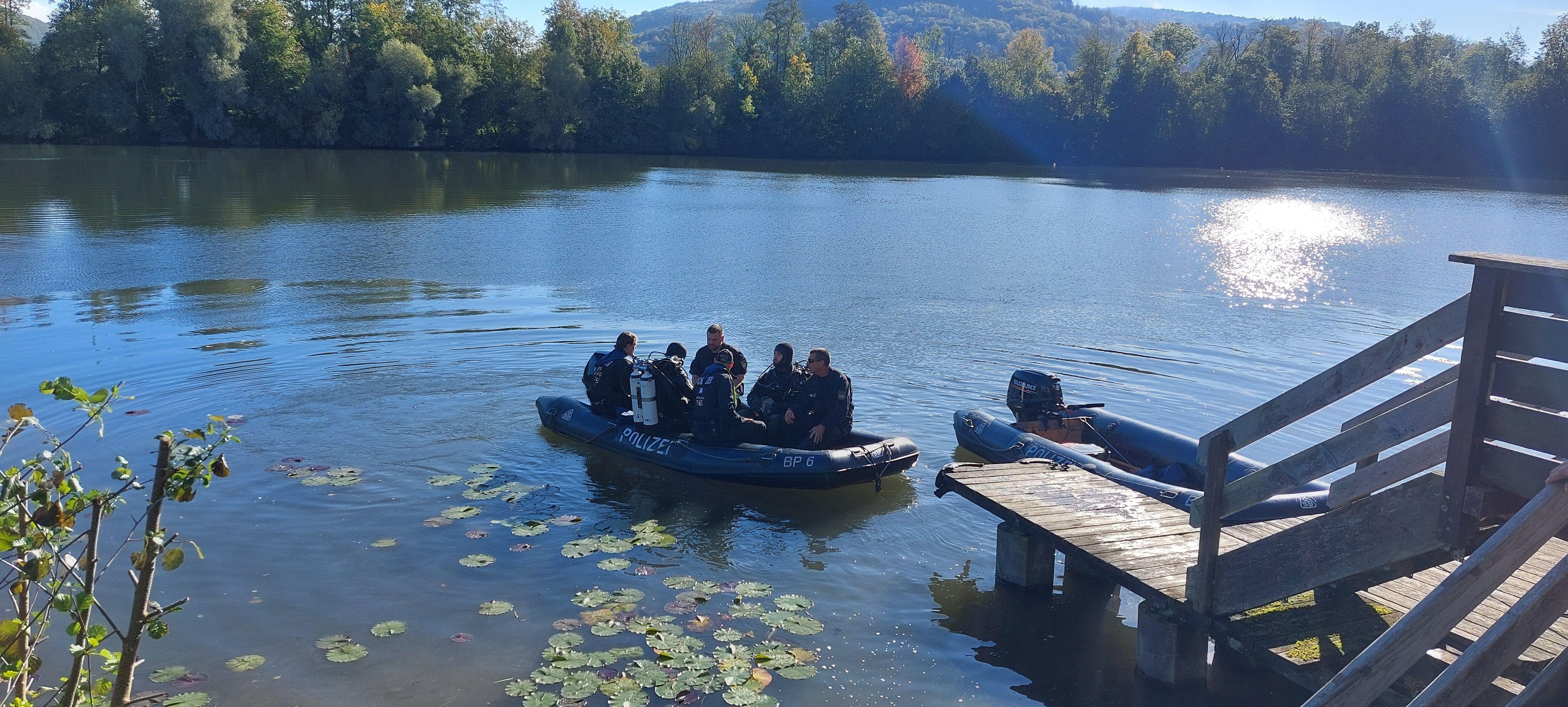 Polizeitaucher suchen nach vermisster Frau aus Pommelsbrunn