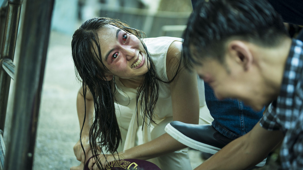 Nicht nur, dass das Virus Menschen zu Zombies mutieren lässt, sie bleiben intelligent ... Szene aus "The Sadness" von Rob Jabbaz. | Bild: capelight pictures Nicht nur, dass das Virus Menschen zu Zombies mutieren lässt, sie bleiben intelligent ... Szene aus "The Sadness" von Rob Jabbaz.