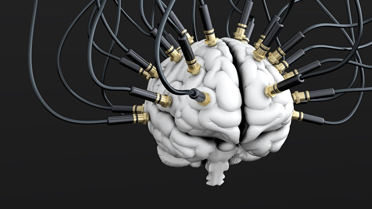 Illustration: an einem Gehirn sind Elektroden angebracht. Mittels Erforschung der Hirnströme ist es Forschern erstmals gelungen, Schmerz objektiv zu vermessen.