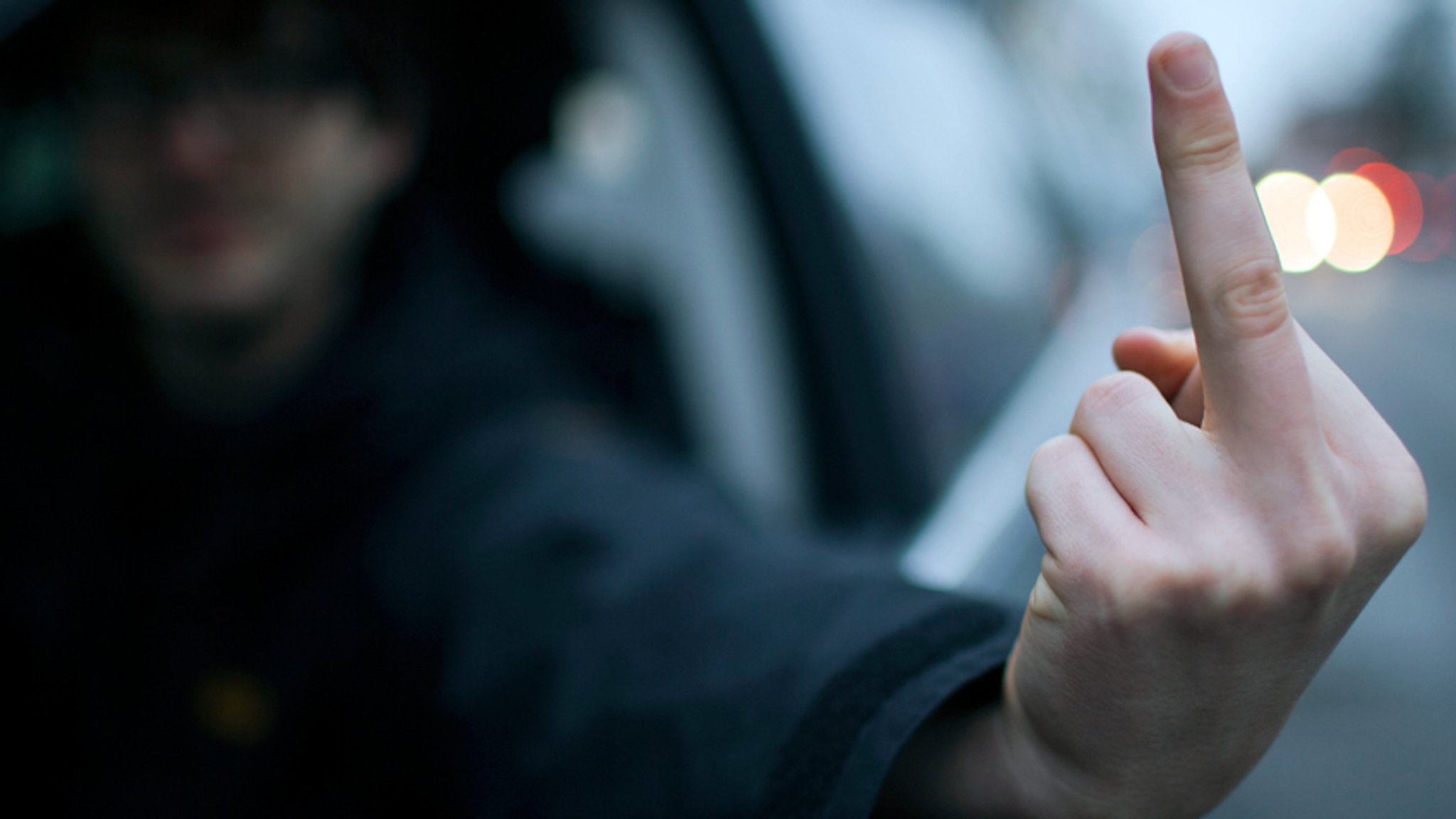A9: Beifahrer zeigt Zivilpolizisten den Stinkefinger – Bußgeld