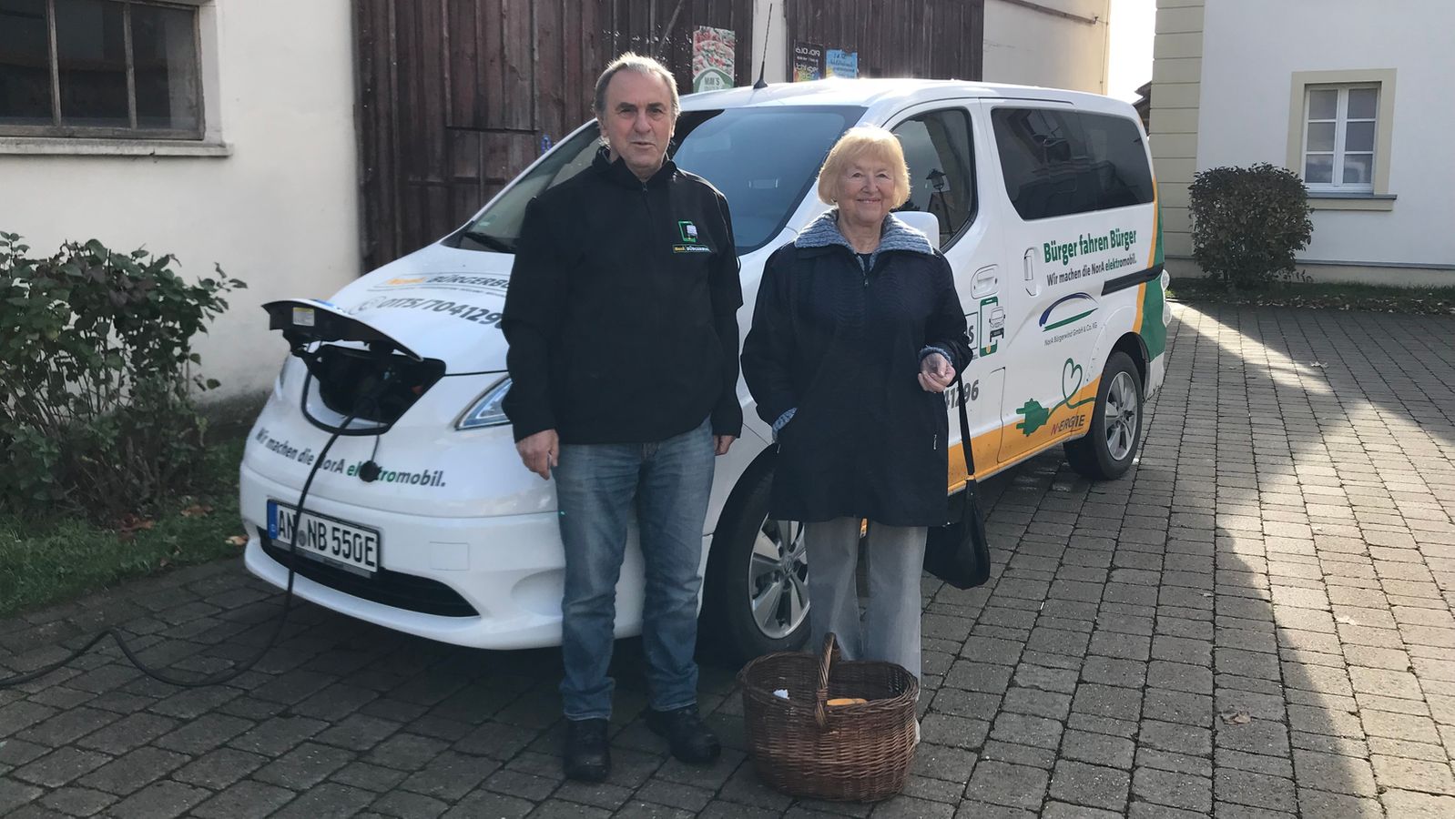 Erster elektrischer Bürgerbus Bayerns fährt im Landkreis Ansbach - BR24