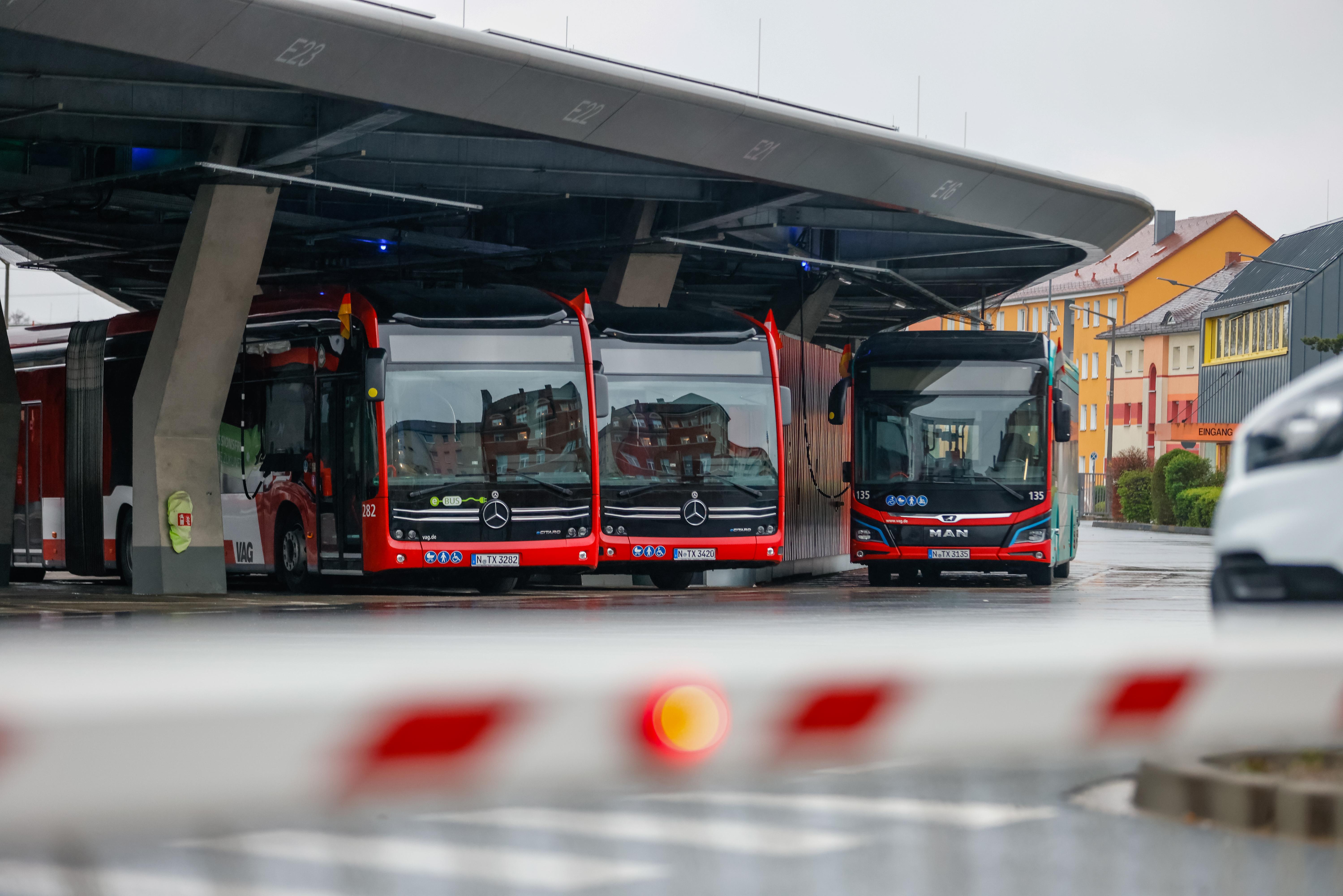 Streiks legen den Verkehr in mehreren bayerischen Städten lahm.