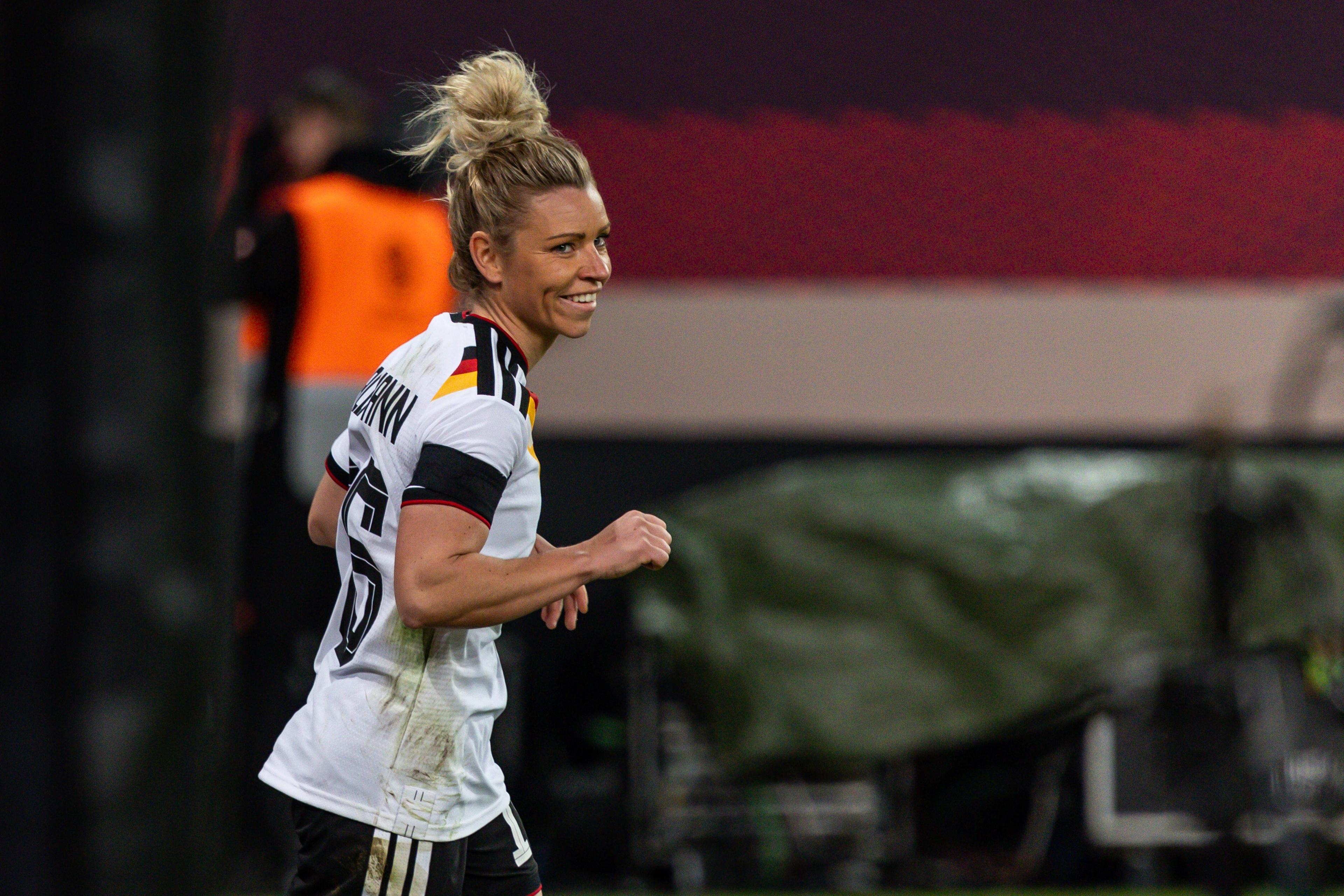 Linda Dallmann im Nationalmannschaftstrikot