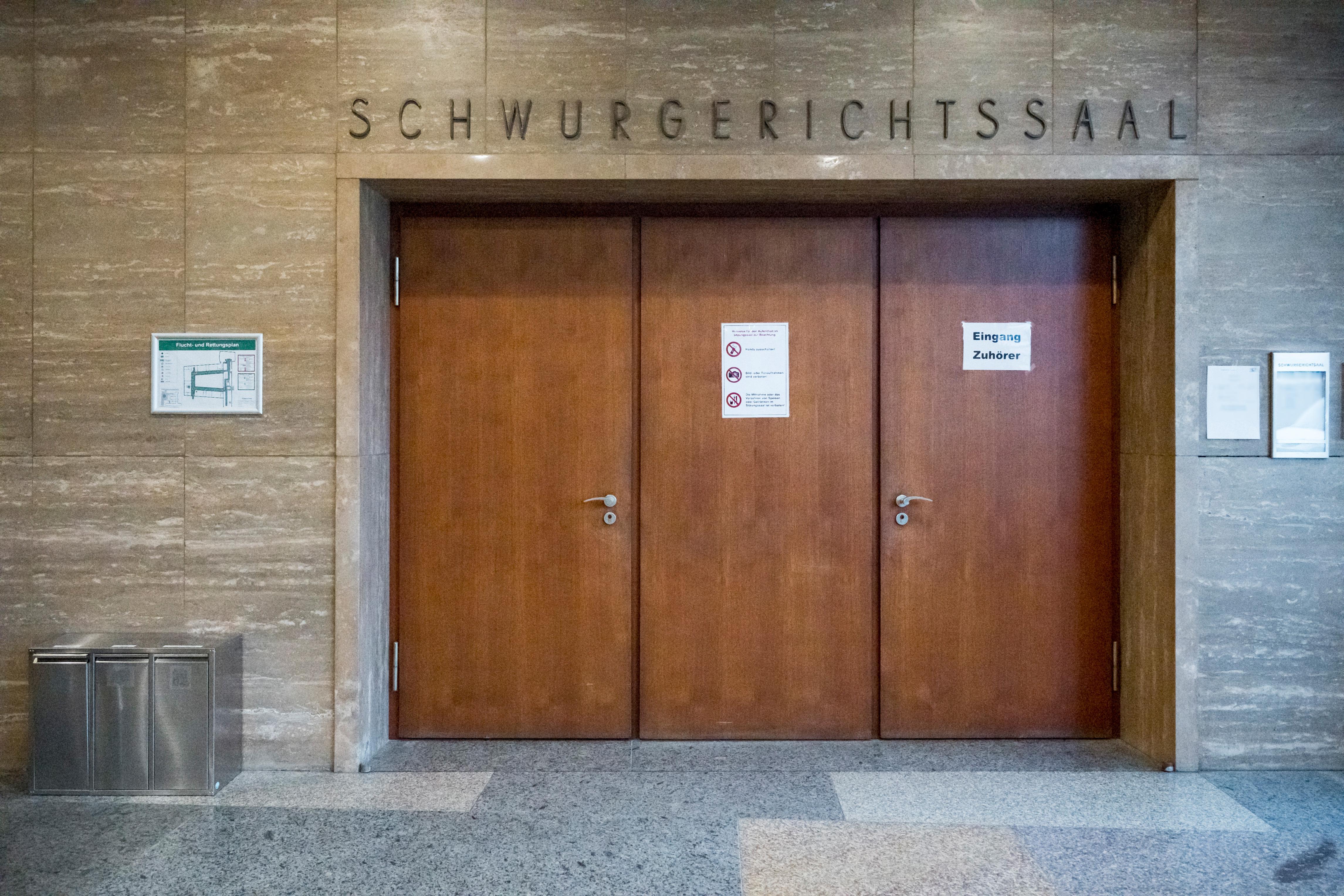 Der Eingang zum Schwurgerichtssaal am Landgericht Hof. 