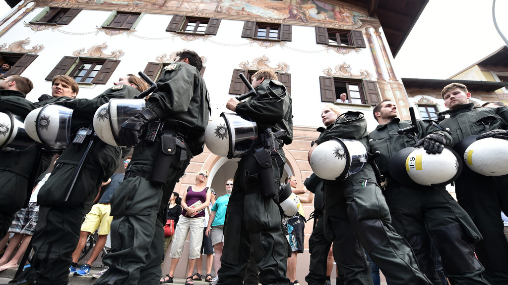 Polizisten am 06.06.2015 in Garmisch-Partenkirchen