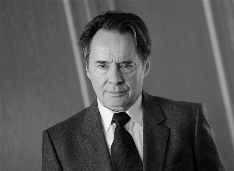 Die meisten kennen ihn als Commissario Brunetti in den Donna Leon-Verfilmungen: Uwe Kockisch. Wie heute bekannt wurde, starb der Schauspieler am 22. Dezember im Alter von 81 Jahren.