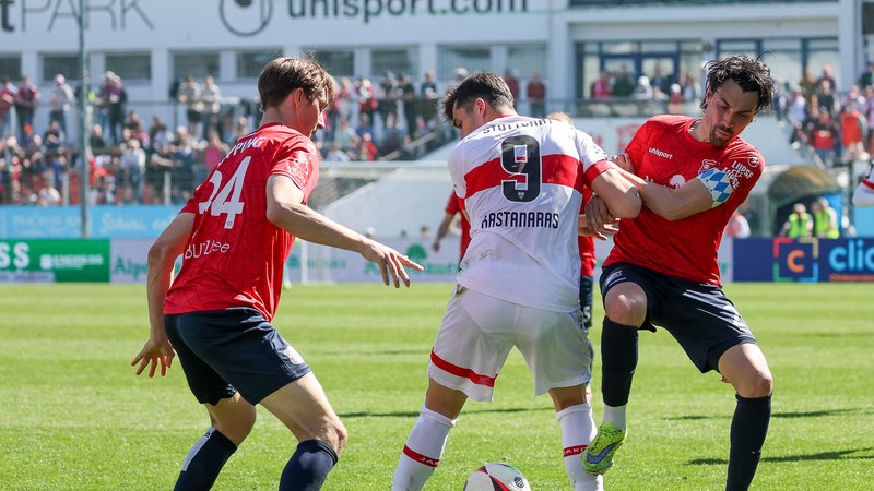 SpVgg Unterhaching - VfB Stuttgart II | Bild: picture-alliance/dpa SpVgg Unterhaching - VfB Stuttgart II