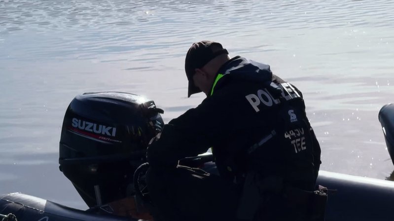 Polizei unterwegs auf dem Happurger Stausee. | Bild: BR Polizei unterwegs auf dem Happurger Stausee.