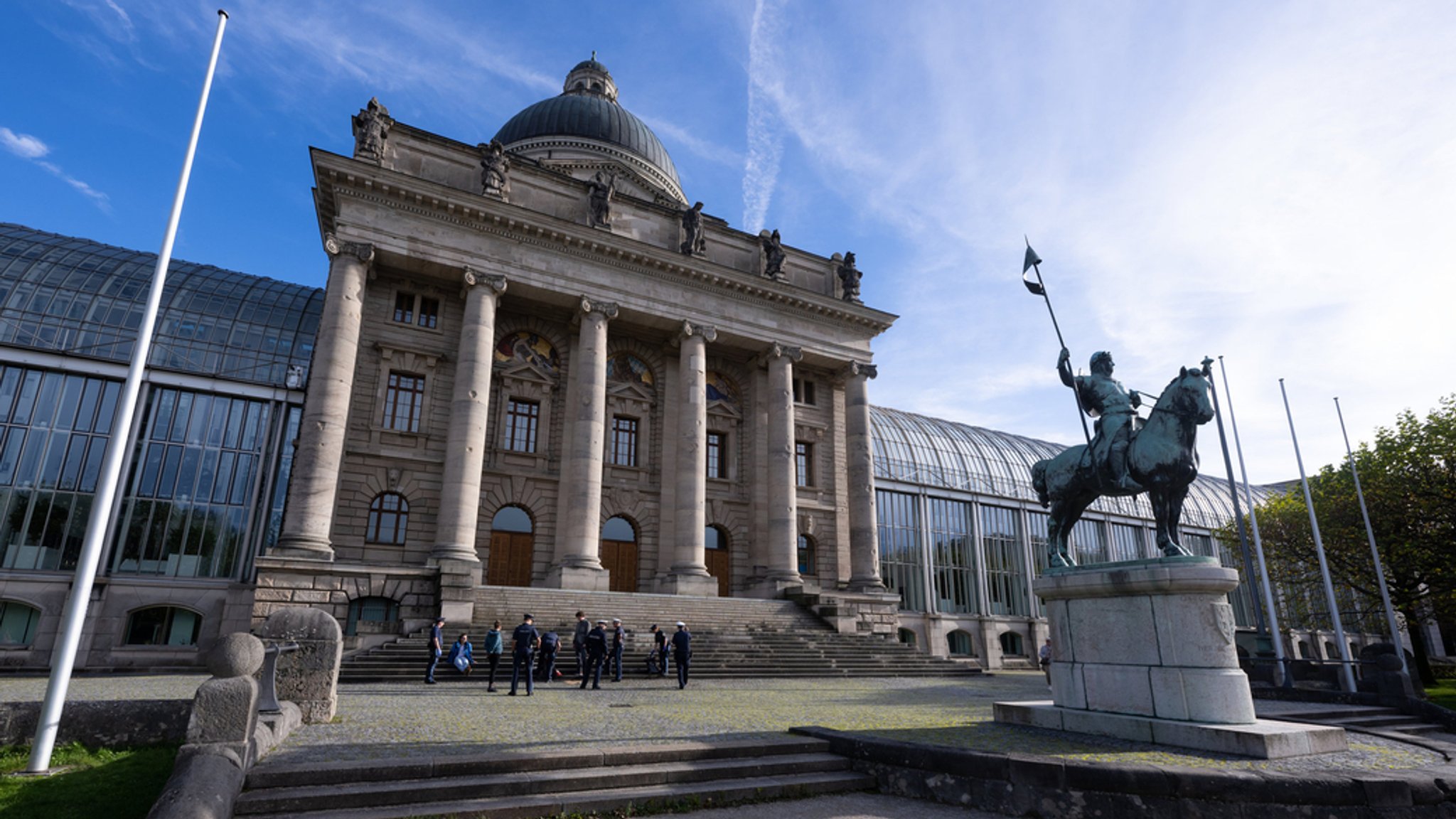 Rechnungshof rügt Staatsregierung wegen Geldverschwendung 