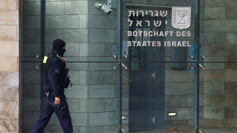 Polizei vor der israelischen Botschaft in Berlin | Bild: Rene Priebel Polizei vor der israelischen Botschaft in Berlin