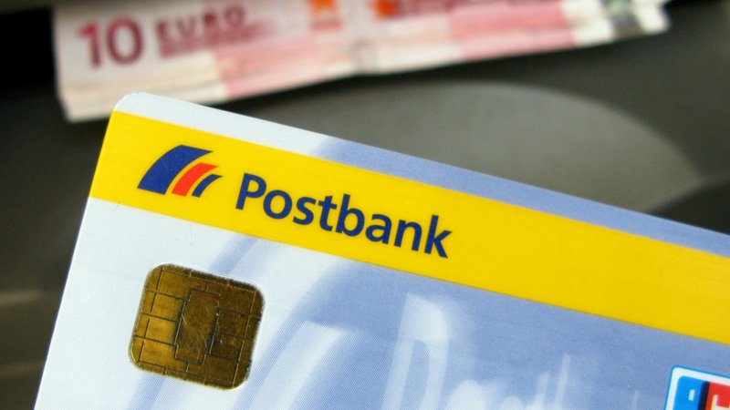 Eine Maestro-Card der Postbank