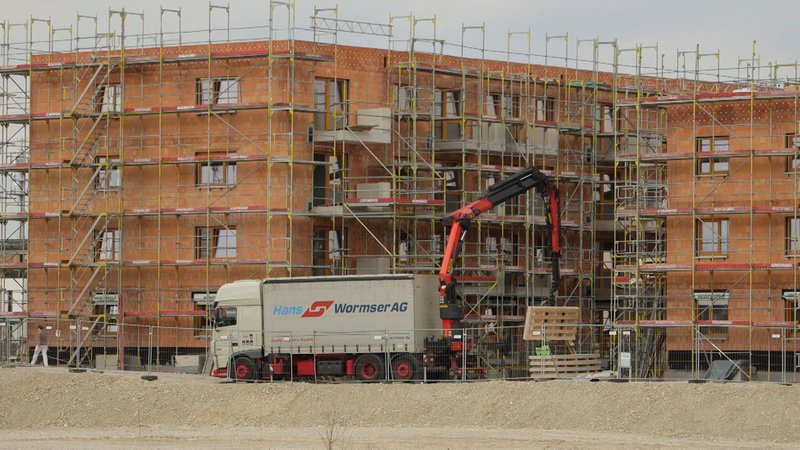 Plötzlich ist der Fördertopf in Bayern leer. Und das heißt: Baustopp! | Bild: BR 2025 Plötzlich ist der Fördertopf in Bayern leer. Und das heißt: Baustopp!