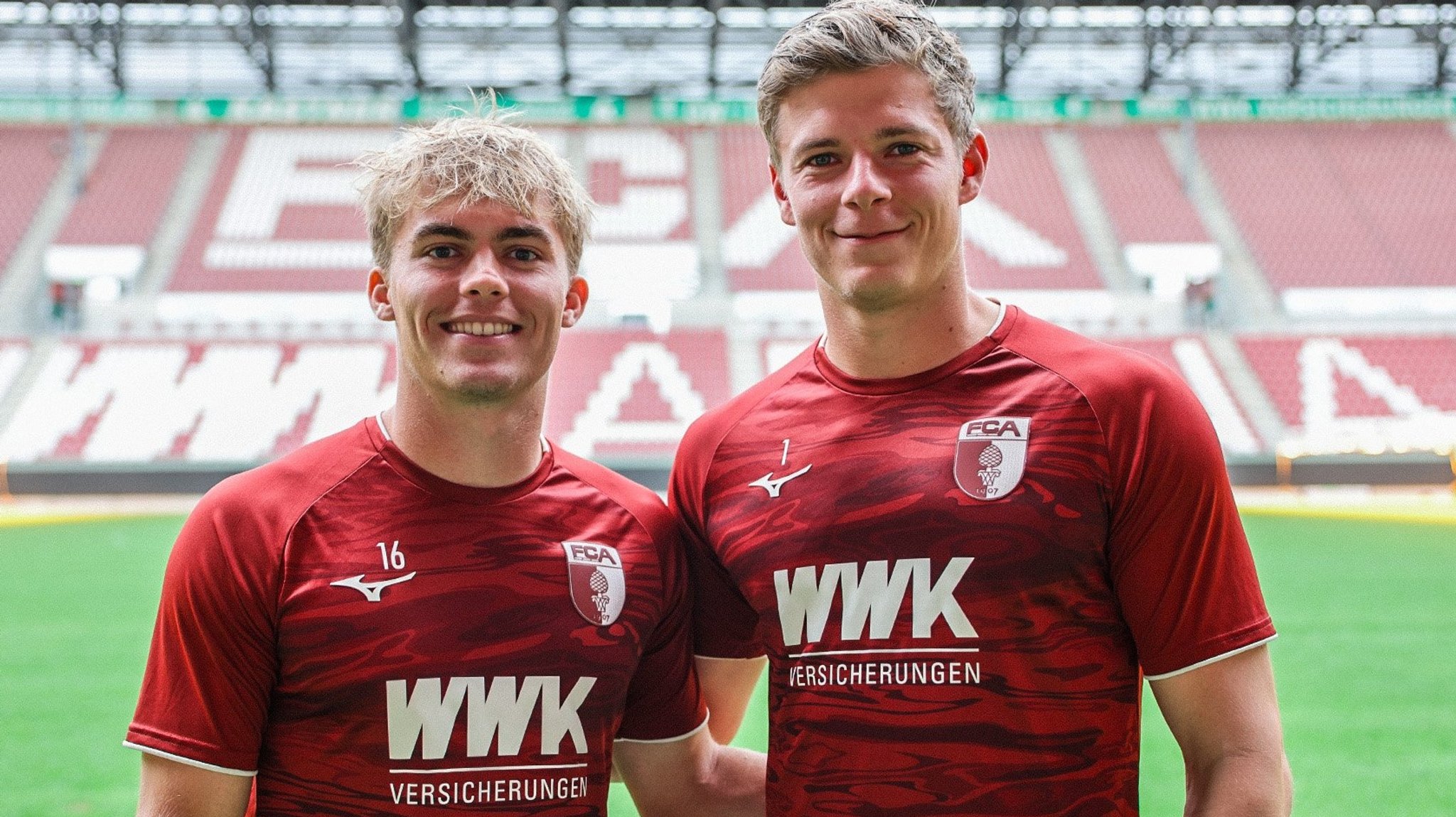 Hennes Behrens und Finn Dahmen vom FC Augsburg | Bild: FC Augsburg Hennes Behrens und Finn Dahmen vom FC Augsburg