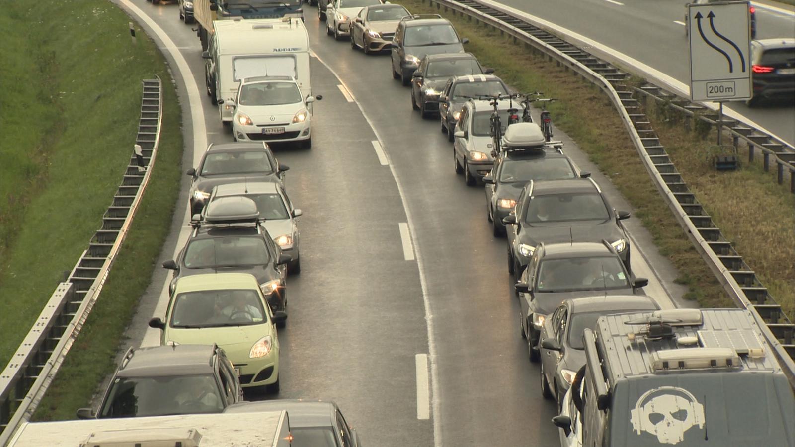 Verkehr Kilometerlange Staus auf der A8 BR24