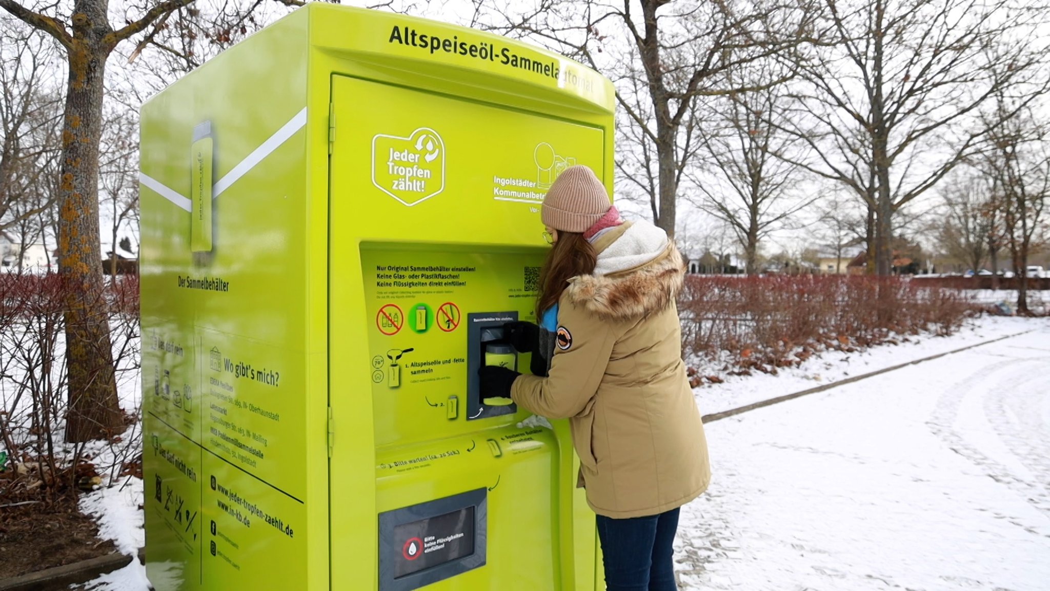 Bis sich das E-Auto ganz durchsetzt, wird es noch Jahre dauern. Es gibt aber auch umweltfreundliche Alternativen: Dieselmotoren können mit Biodiesel betankt werden. Und einen  Rohstoff haben wir alle in der Küche: alte Öle und Fette.