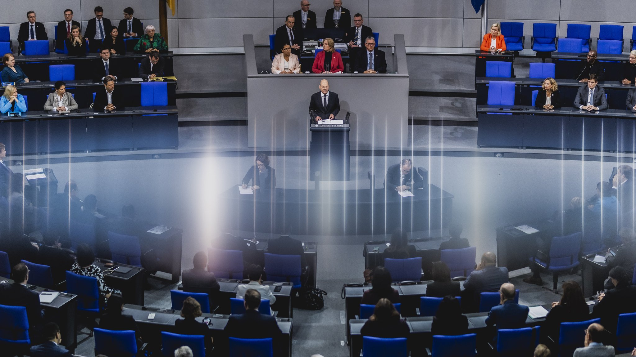 Olaf Scholz (SPD), Bundeskanzler, aufgenommen im Rahmen seiner Regierungserklaerung im Deutschen Bundestags zur Lage in Israel.