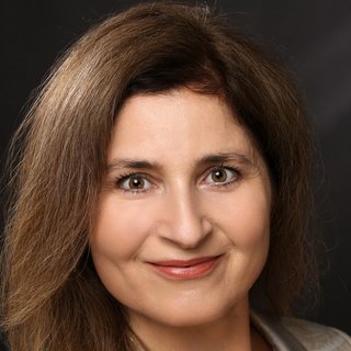 Iris Tsakiridis Iris Tsakiridis