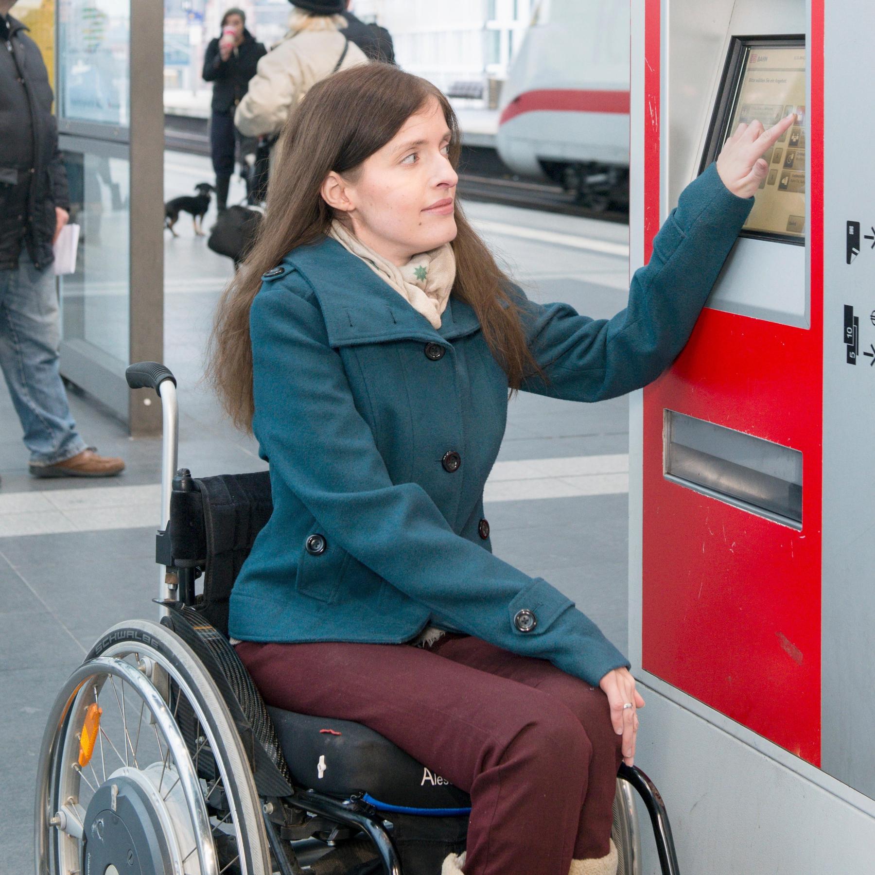 Deutsche Bahn – mit viel Verspätung für behinderte Menschen bald barrierefrei?