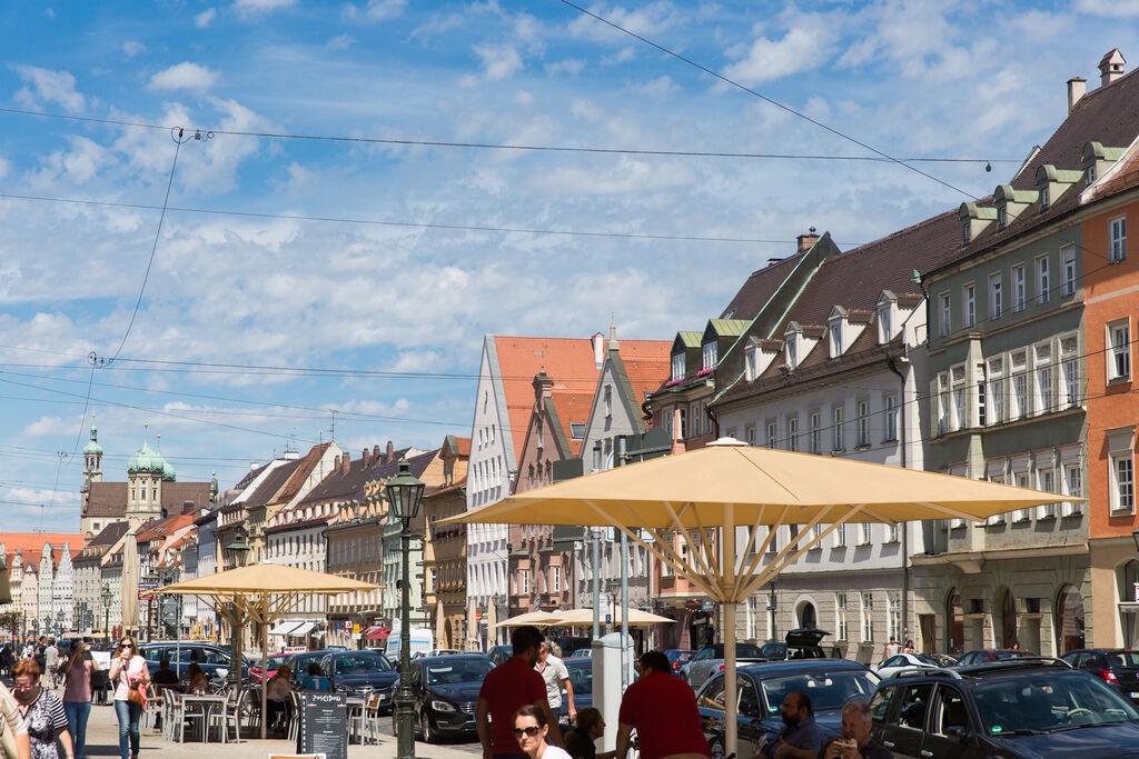 Die Maximilianstraße in Augsburg.