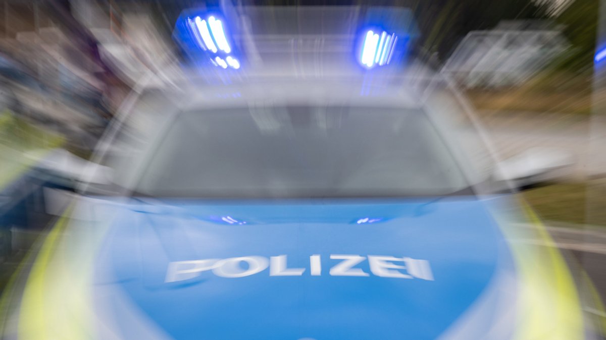 Polizeiauto mit Blaulicht (Symbolbild).