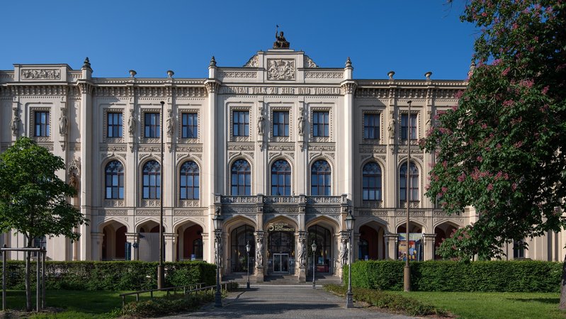 Haupteingang des Museums | Bild: © Museum Fünf Kontinente, Foto: Nicolai Kästner Haupteingang des Museums