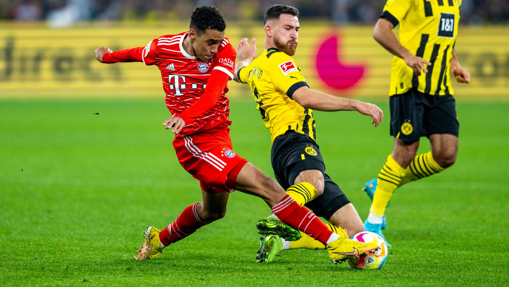Jamal Musiala im Duell mit Dortmunds Salih Özcan