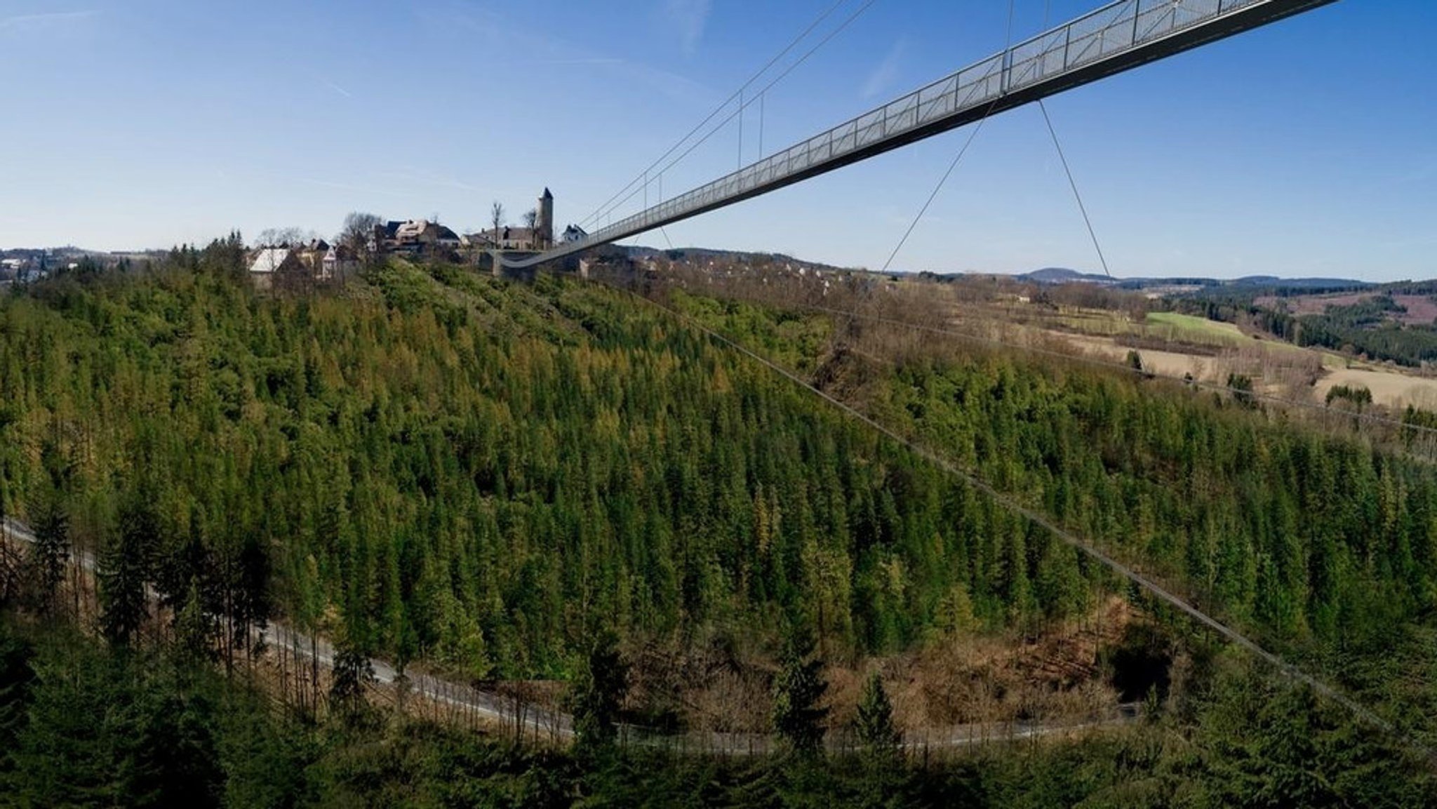 Längste Fußgänger-Hängebrücken der Welt: Bau erneut verschoben