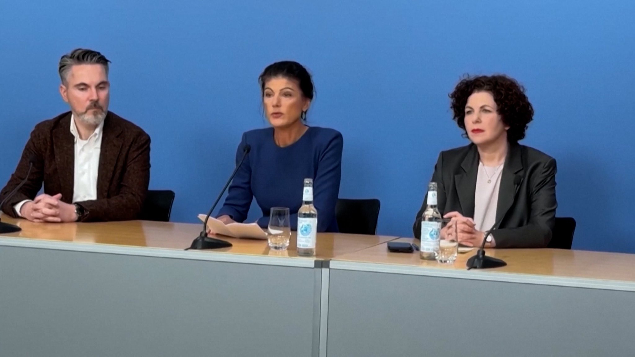 BSW-Chefin Wagenknecht will nicht länger Vorsitzende ihrer Partei sein. Ihr Nachfolger soll der Europaabgeordnete Fabio de Masi werden. | Bild: Bayerischer Rundfunk 2025 BSW-Chefin Wagenknecht will nicht länger Vorsitzende ihrer Partei sein. Ihr Nachfolger soll der Europaabgeordnete Fabio de Masi werden.