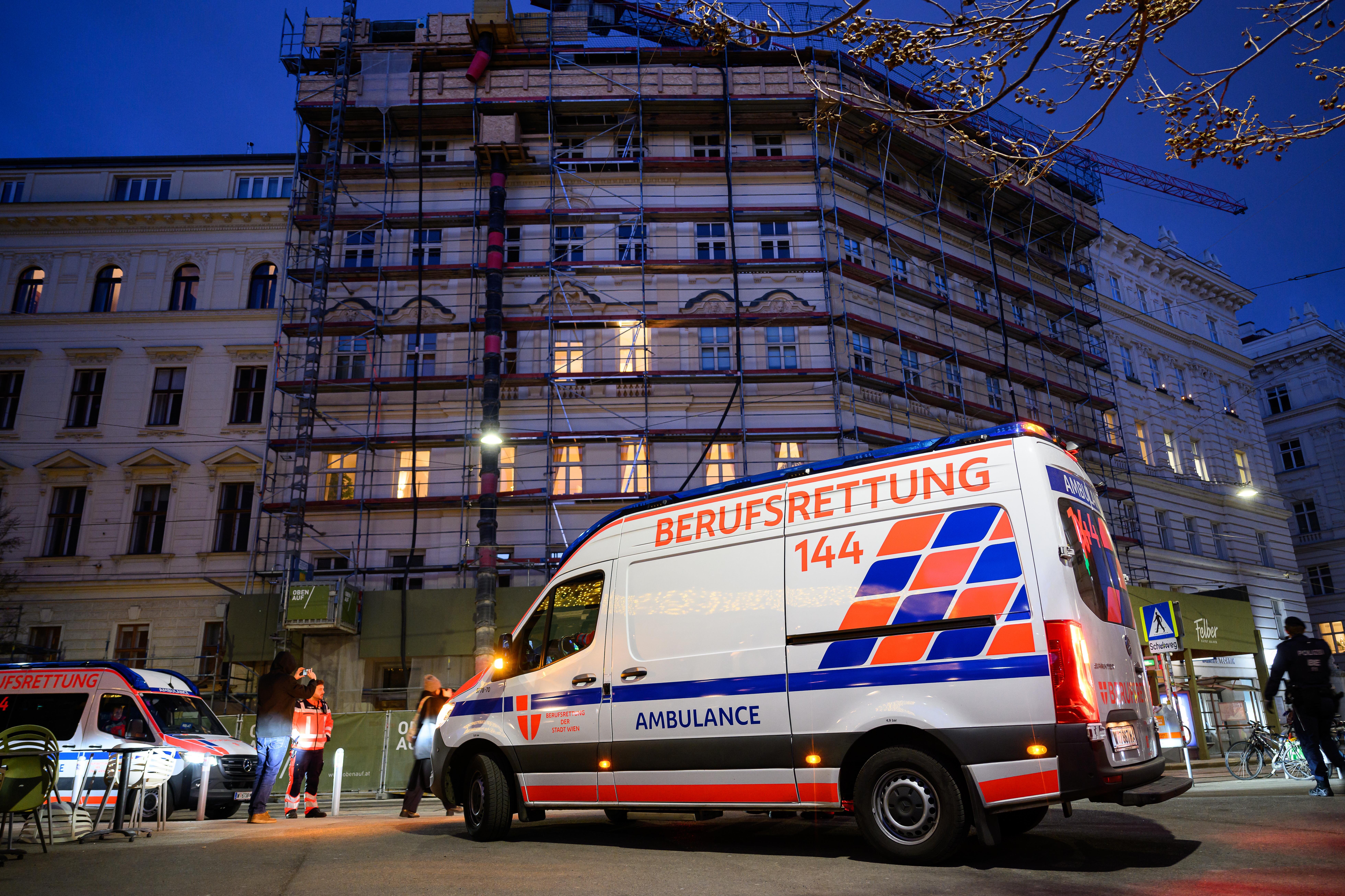Beim Einsturz eines Baugerüsts in Wien sind vier Arbeiter getötet und ein weiterer schwer verletzt worden