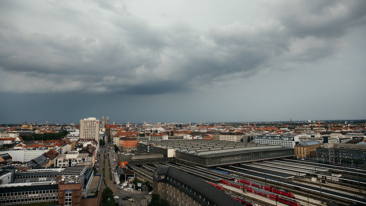 Alles grau in München. Das gute Wetter macht eine Pause. Der Klimawandel nicht.