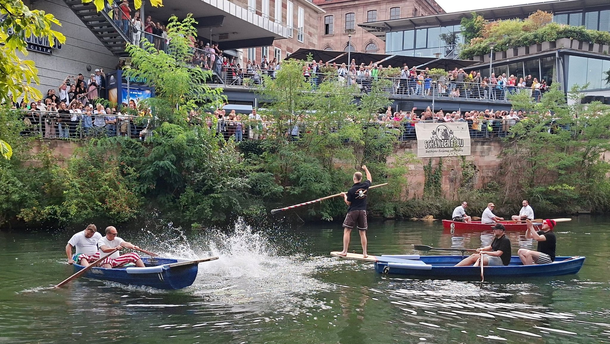 Boote beim Fischerstechen auf der Pegnitz | Bild: BR/Eleonore Birkenstock Boote beim Fischerstechen auf der Pegnitz