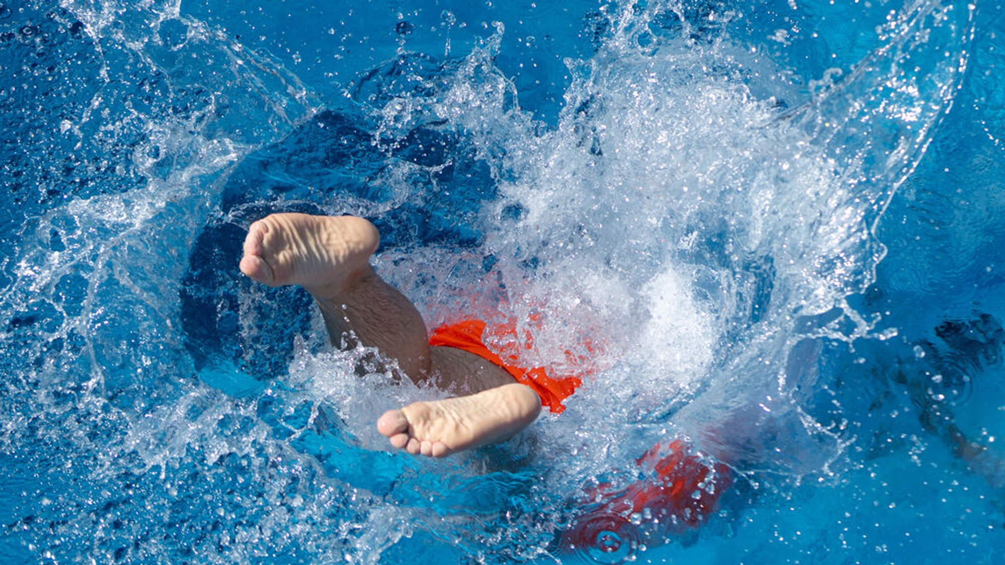 Sprung ist Schwimmbecken