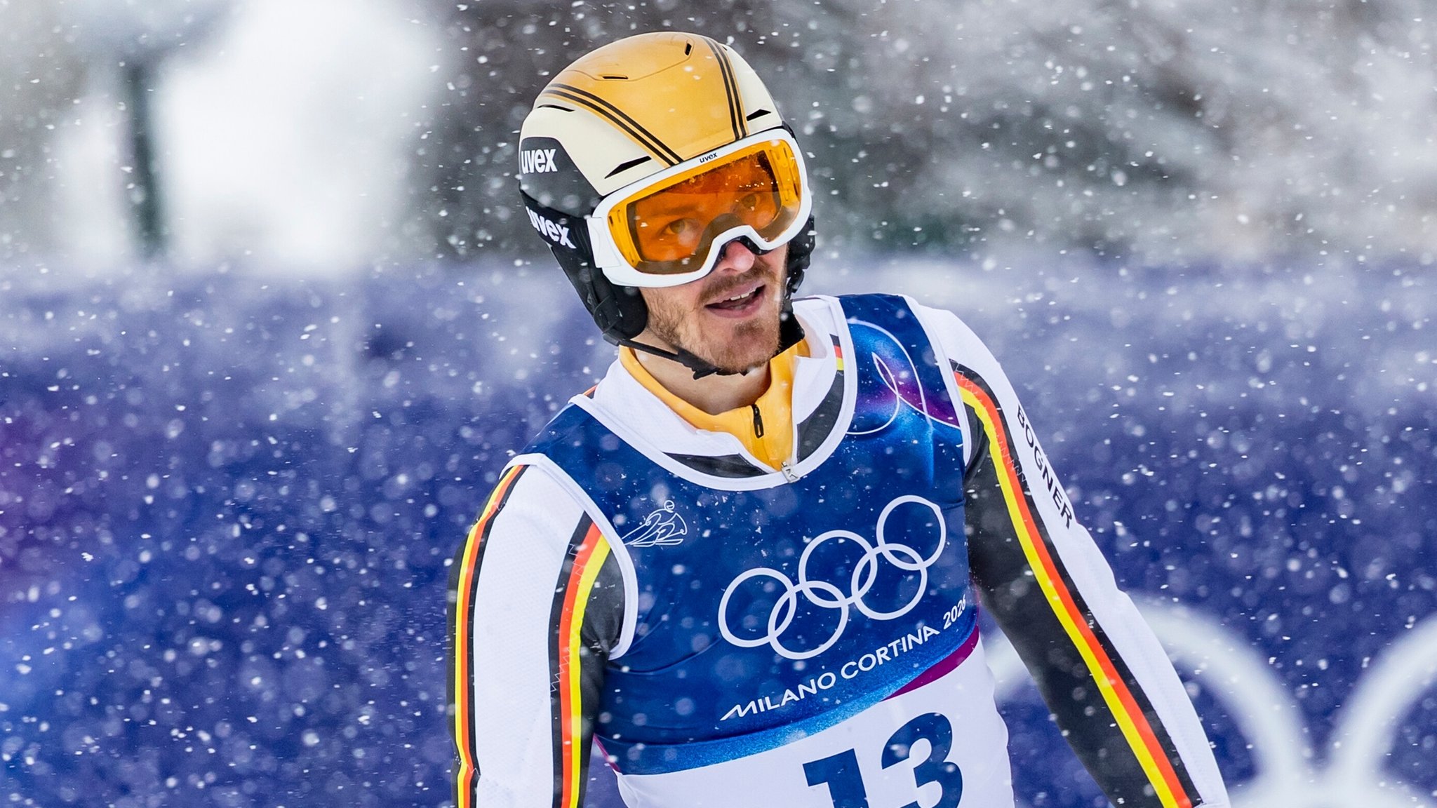 Linus Straßer nach seinem ersten Slalom-Luf bei Olympia 2026. | Bild: picture alliance/KEYSTONE | MICHAEL BUHOLZER Linus Straßer nach seinem ersten Slalom-Luf bei Olympia 2026.