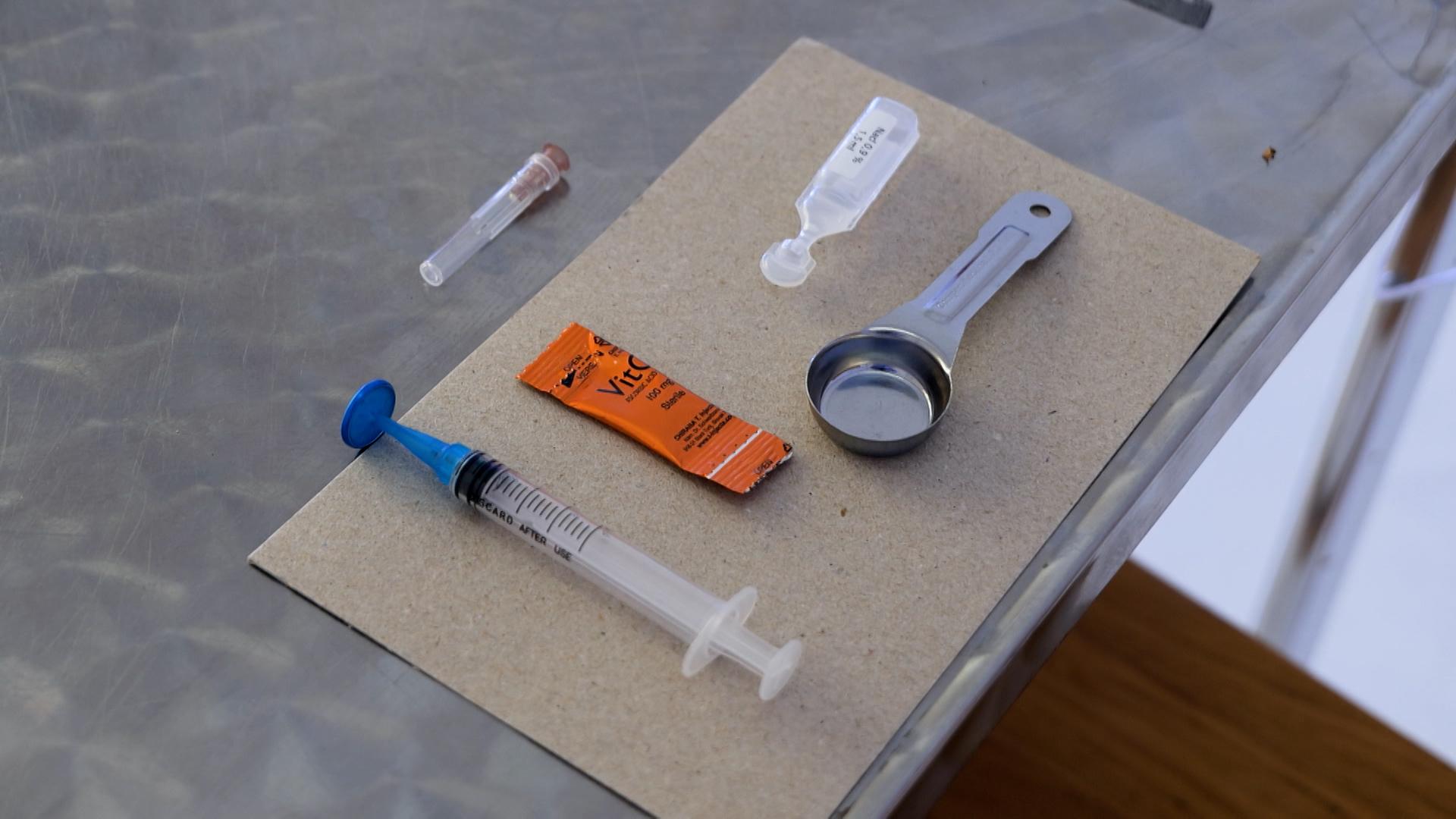 In München wirbt nun die Deutsche Aids-Hilfe mit einer Kunstaktion für Drogenkonsumräume