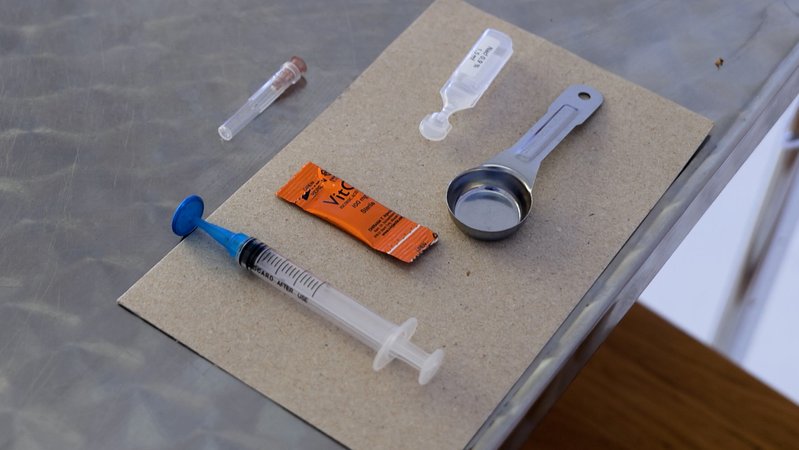 In München wirbt nun die Deutsche Aids-Hilfe mit einer Kunstaktion für Drogenkonsumräume | Bild: BR 2024 In München wirbt nun die Deutsche Aids-Hilfe mit einer Kunstaktion für Drogenkonsumräume