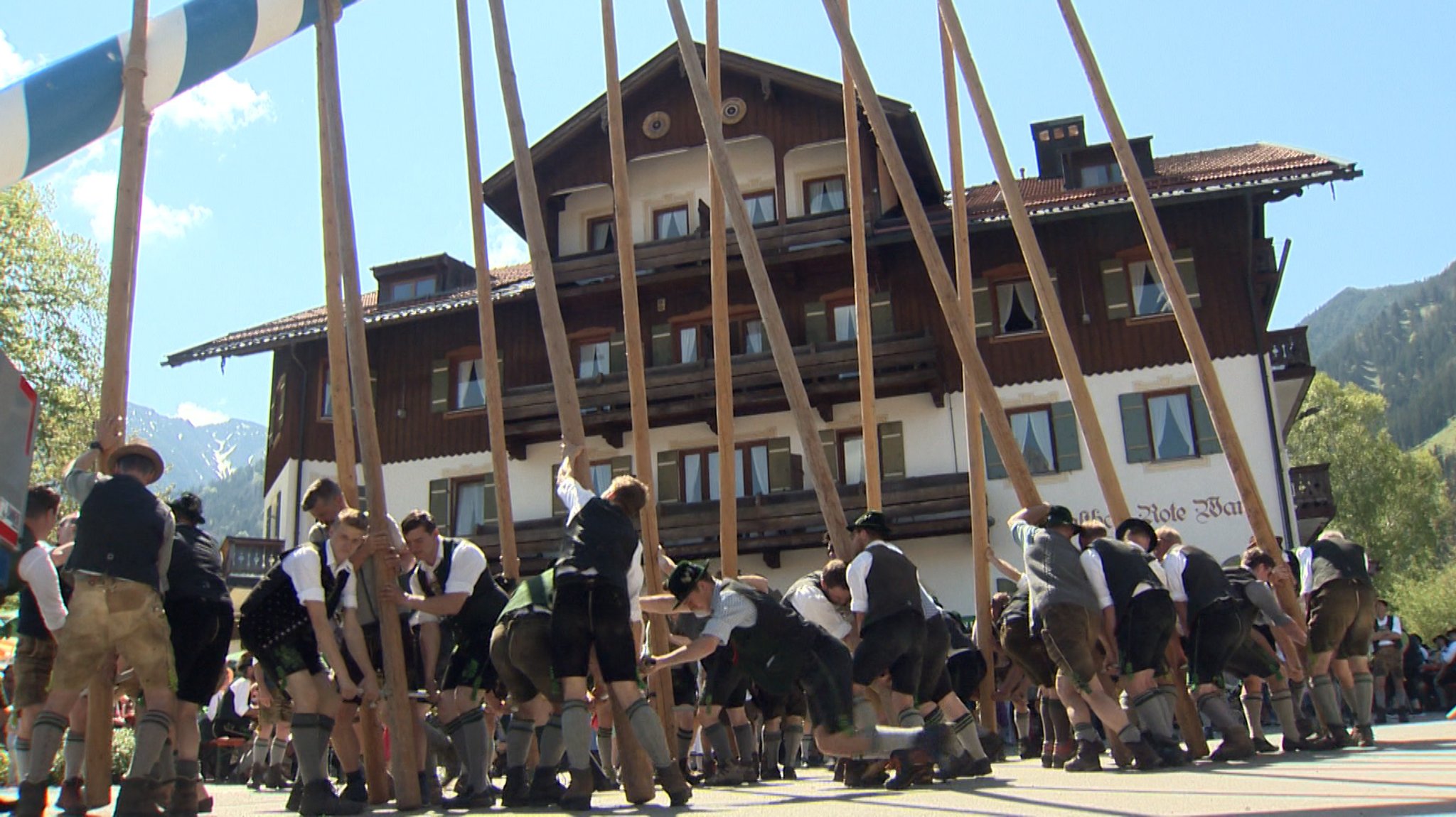 Maibaumfest im oberbayerischen Geitau