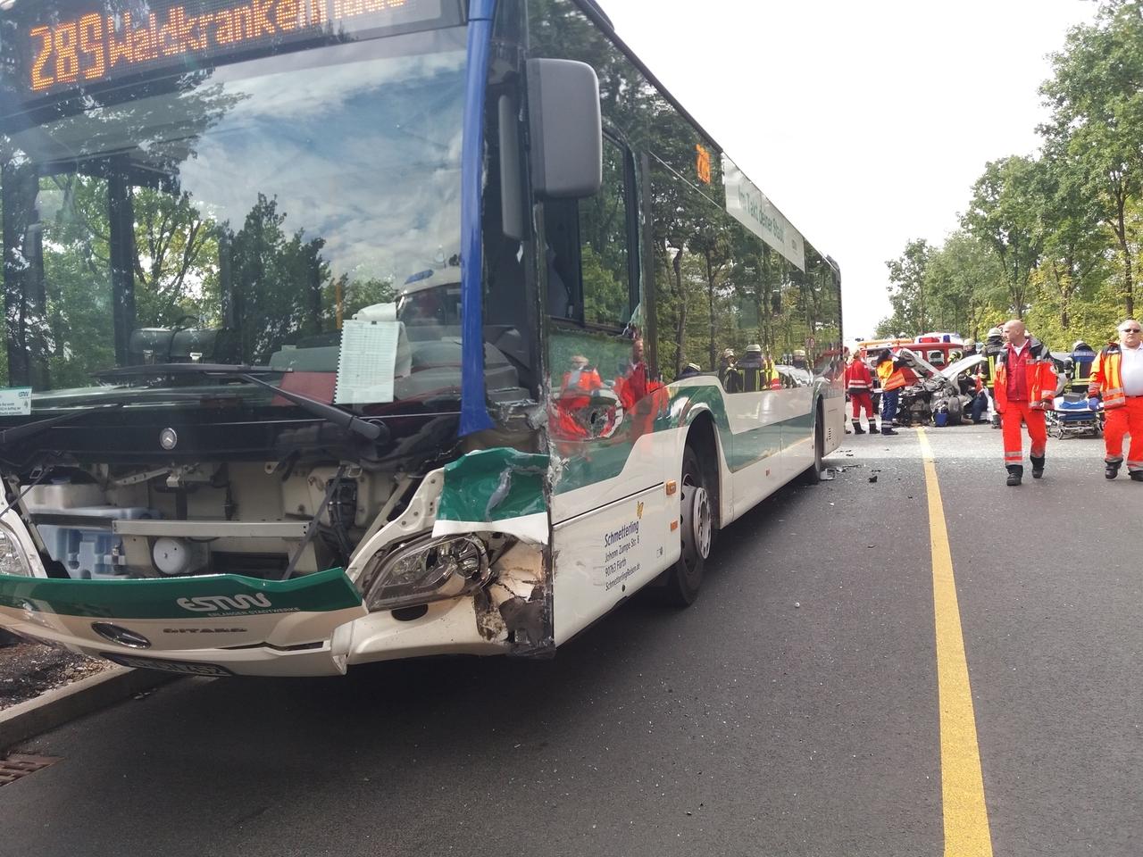 Erlangen: Auto Kollidiert Mit Linienbus | BR24