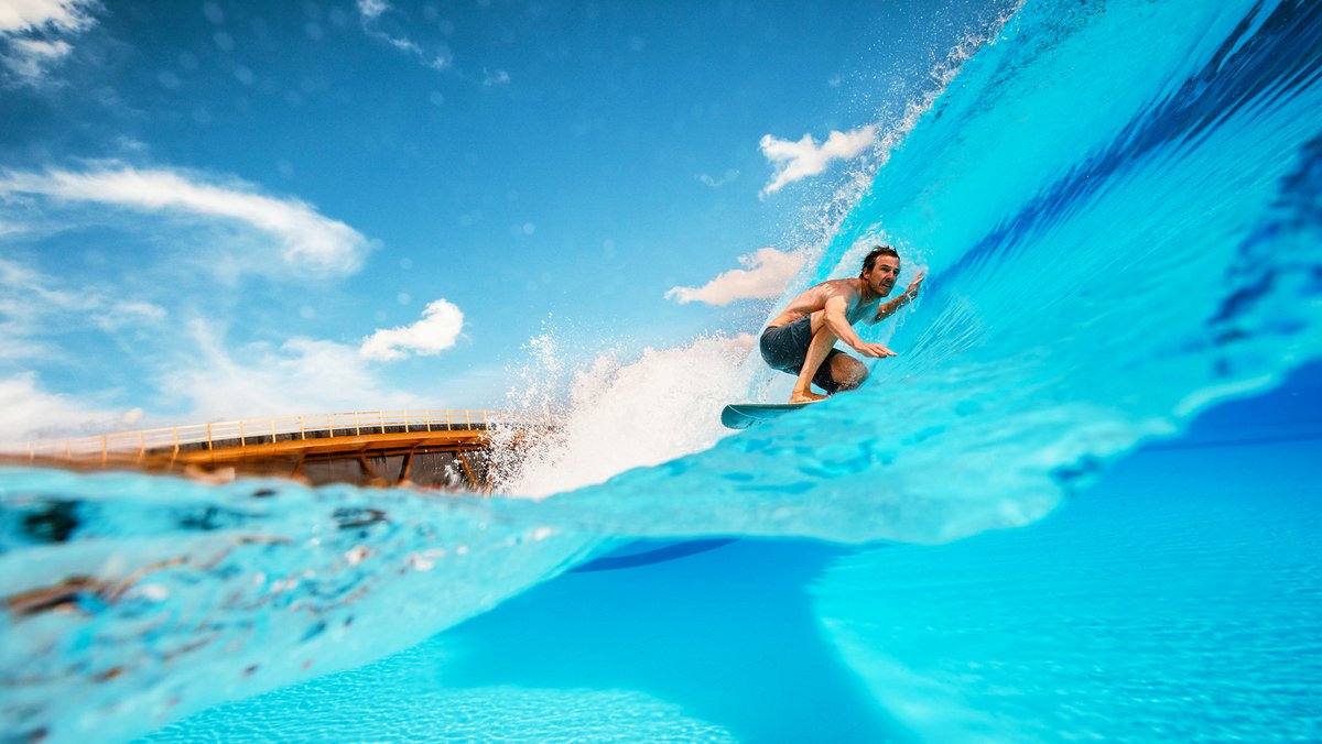 Konkurrenz für Eisbachwelle: Surfpark in Hallbergmoos eröffnet