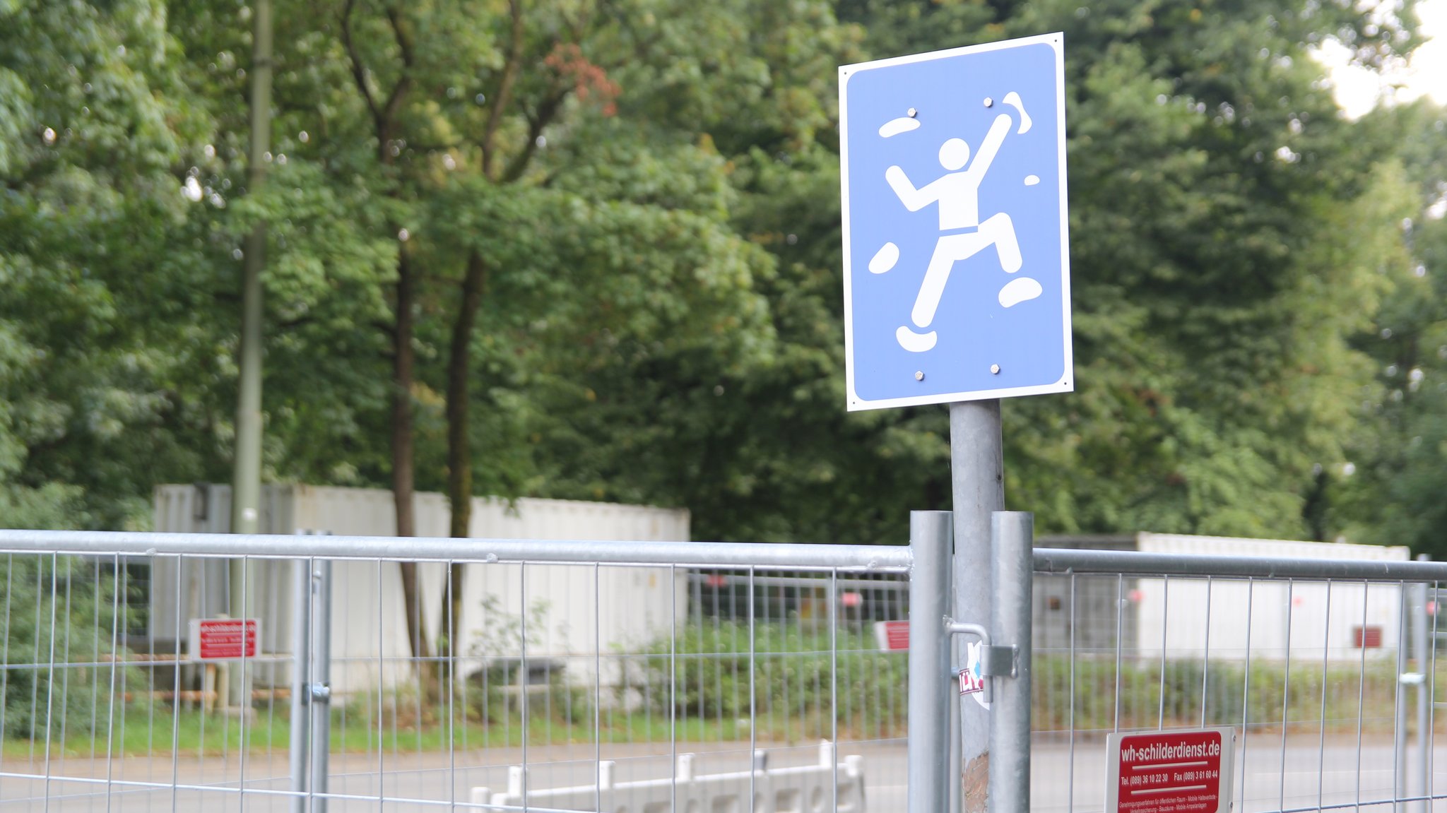 Schild, auf dem ein Kletterer abgebildet ist