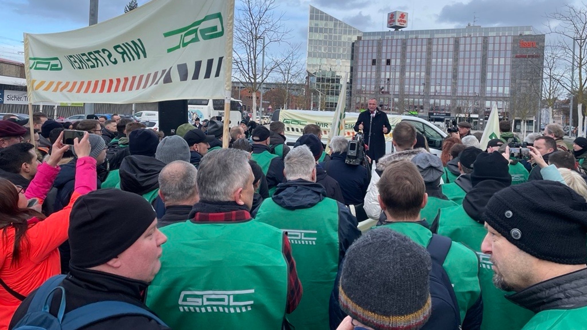 GDL-Protestaktion mit Claus Weselsky in Nürnberg, Nelson Mandela Platz