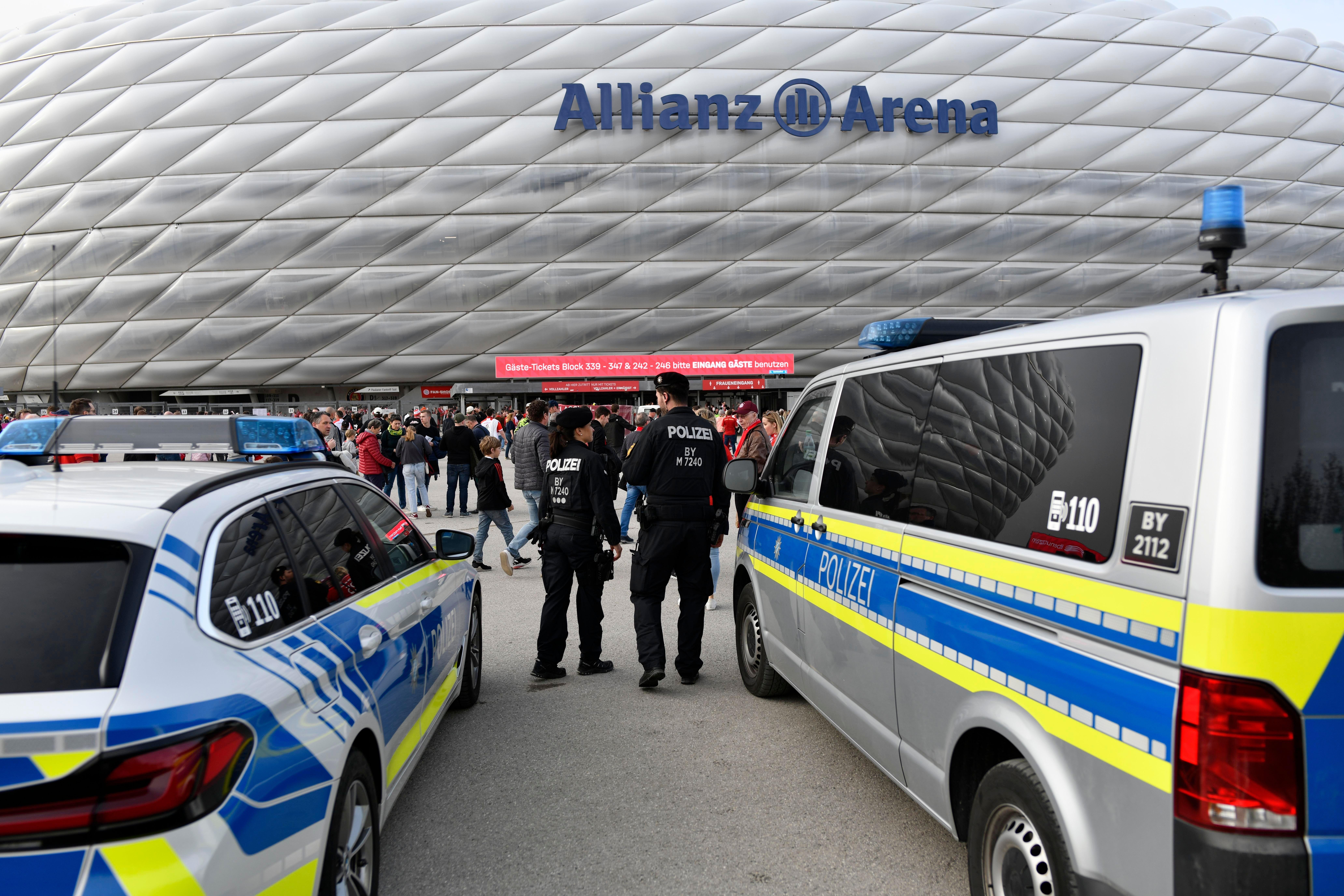 Polizei vor der Münchner Fußball-Arena