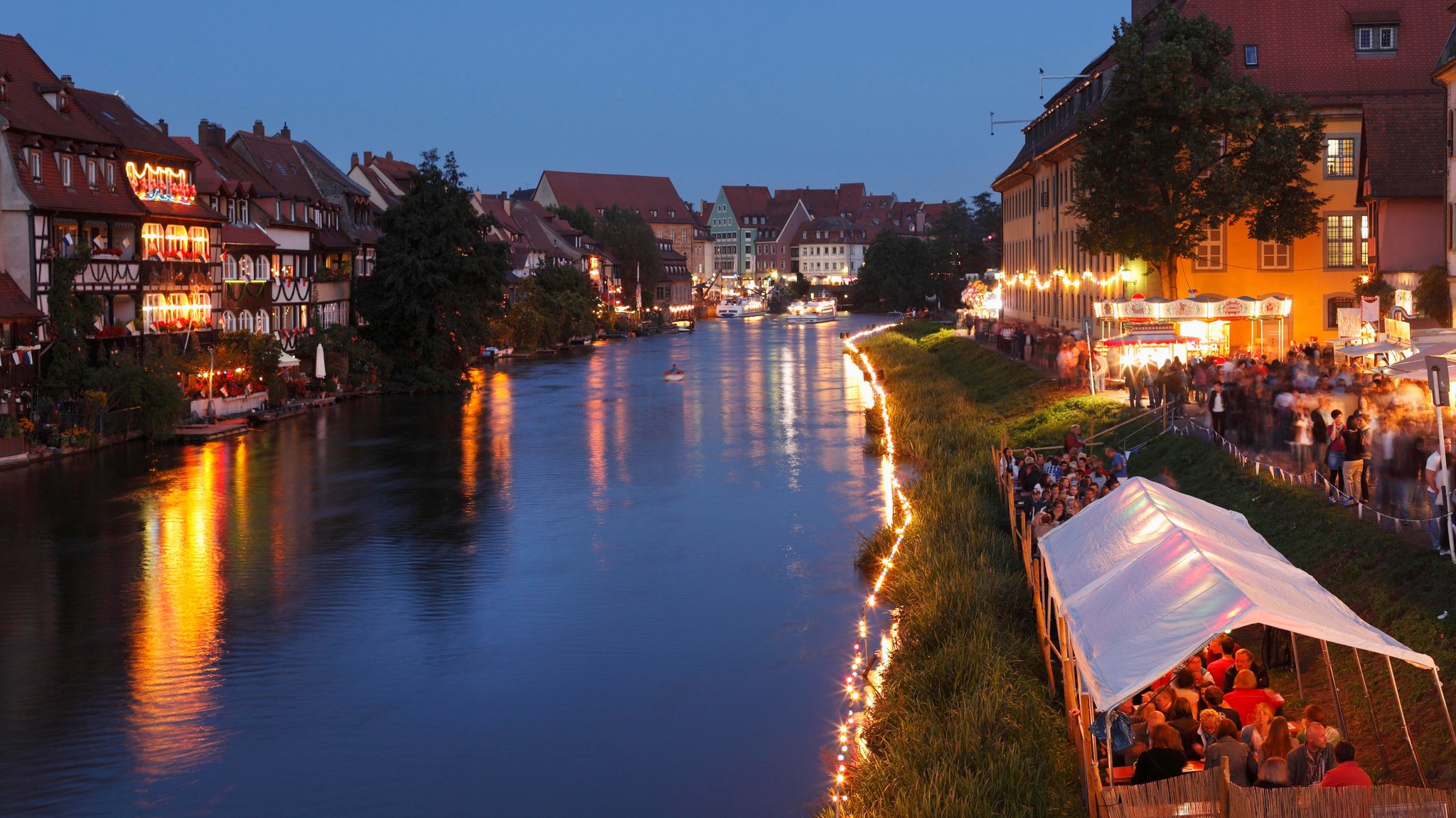 Symbolbild: Bamberger Sandkerwa mit Blick auf die Regnitz