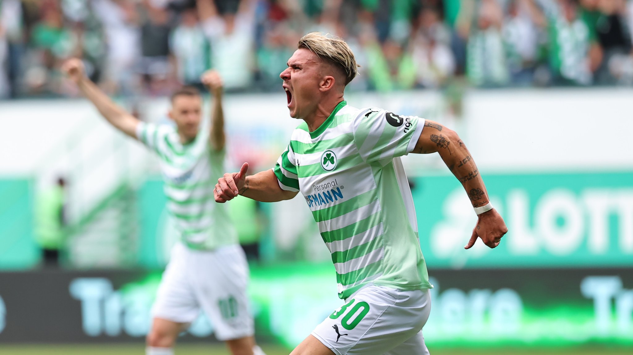 Felix Klaus bejubelt sein 1:0 gegen den Hamburger SV | Bild: picture-alliance/dpa Felix Klaus bejubelt sein 1:0 gegen den Hamburger SV