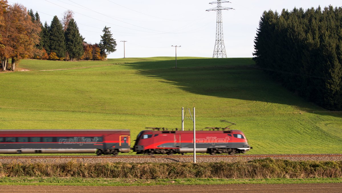 Bahnstrecke München-Salzburg: Züge stoßen beinahe zusammen 