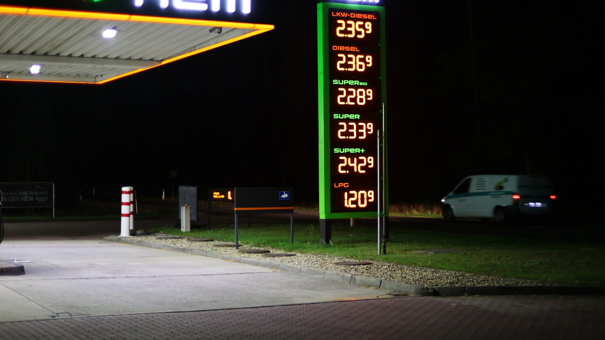 Rekordpreise an Tankstellen: Wie viel geht an den Staat?